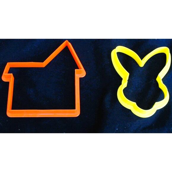 Wilton Cookie Cutters Easter Theme Cross, Egg, Rabbit, Church, Set of 4, Plastic - Picture 1 of 2